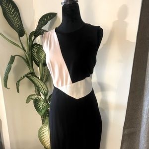 White House Black Market size 12- small slit in front- beautiful dress